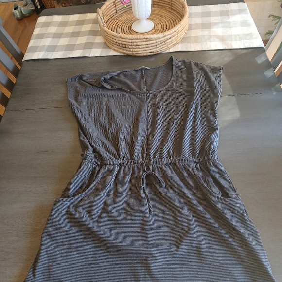 NORTH face Gray Striped Casual Dress NWOT size xl - Picture 2 of 4